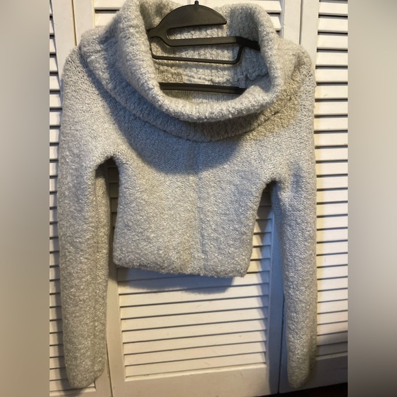 Urban Outfitters Sweater - Picture 5 of 5